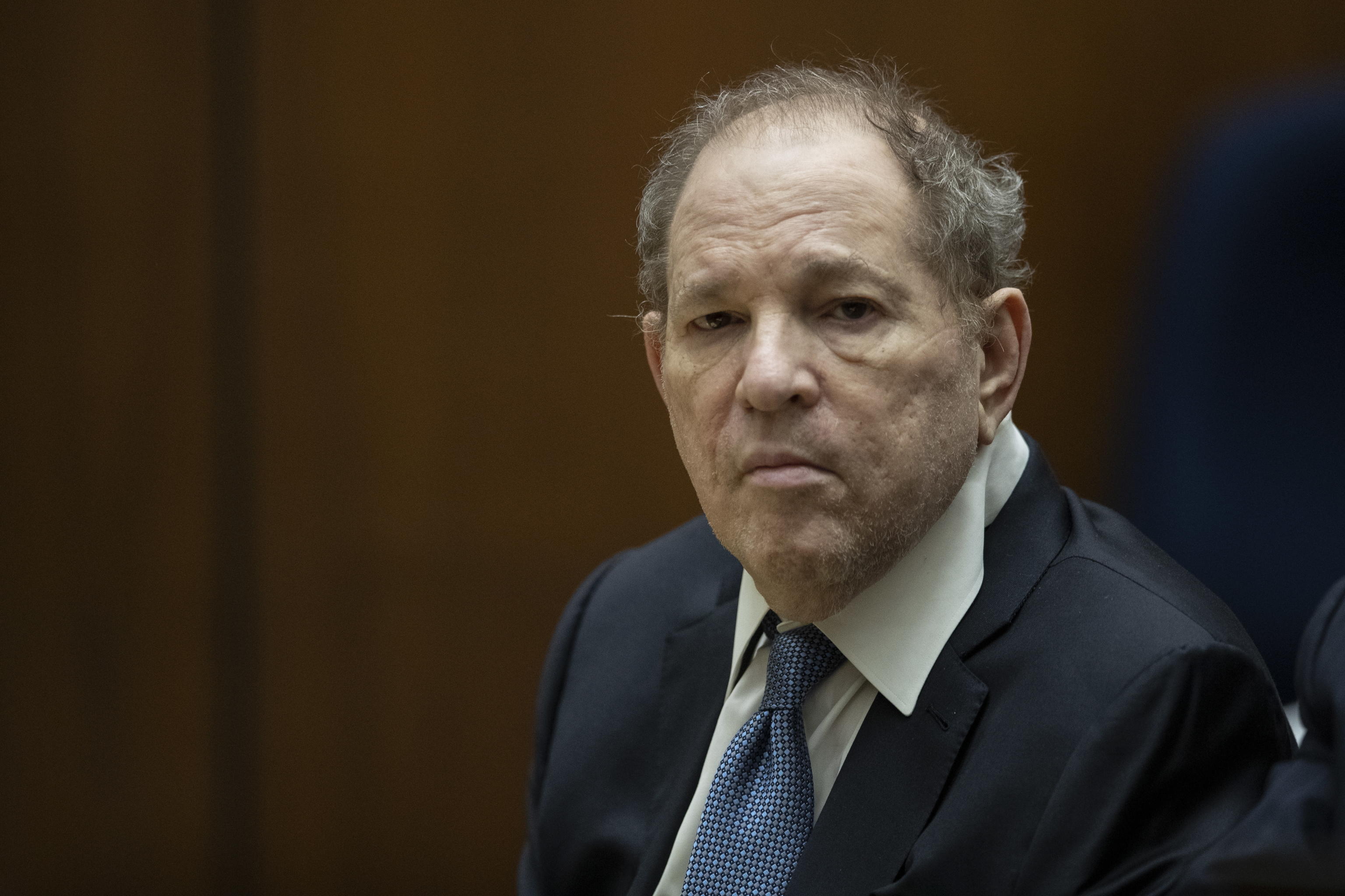 Weinstein condannato a 16 anni di carcere per violenze sessuali 