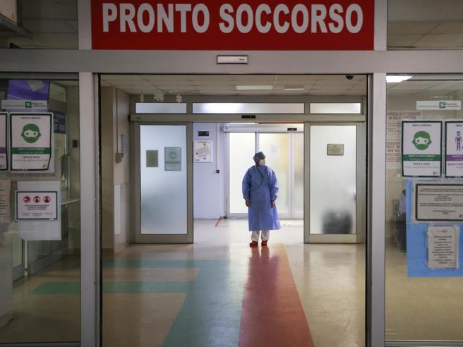 Matteo Bassetti: "Per i medici troppe responsabilità e poca dignità" (video)