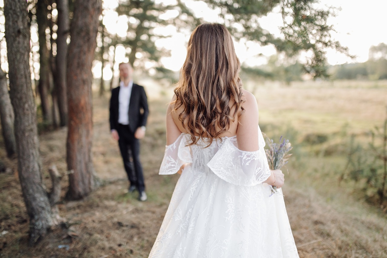 I migliori abiti da sposa per l’estate: come scegliere il vestito perfetto per il matrimonio estivo