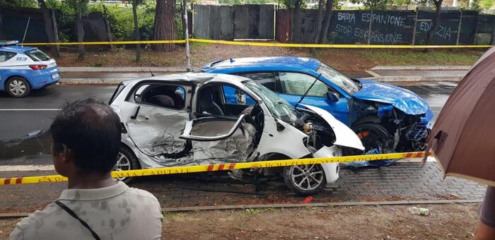 L’incidente stradale a Casal Palocco e i rischi dei social network