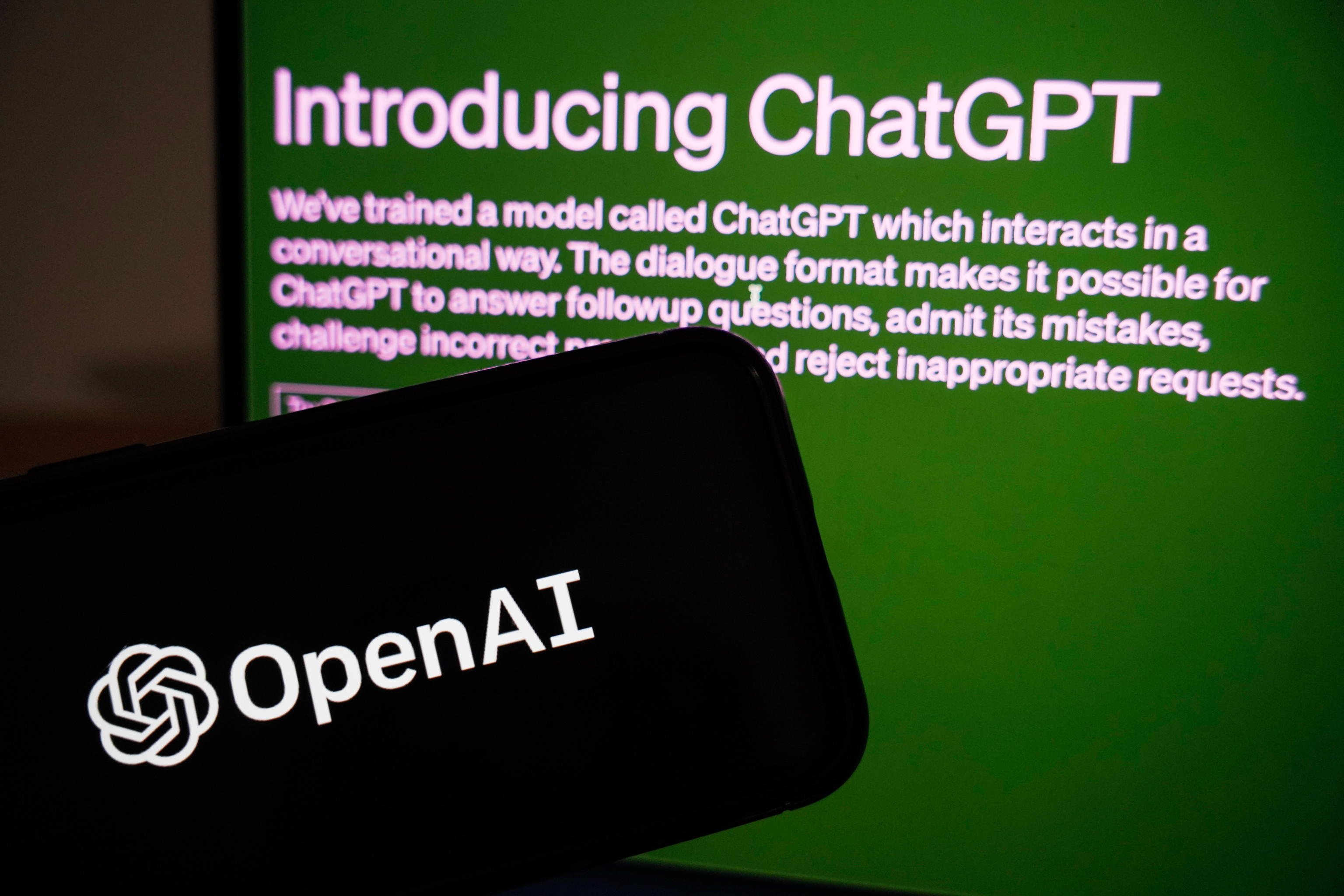 Dipendenti di OpenAi contro il consiglio d’amministrazione