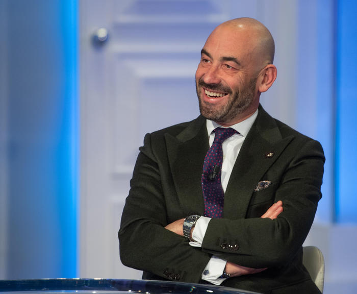 Bassetti: “Attenzione all’uso smodato degli antibiotici” (Video)
