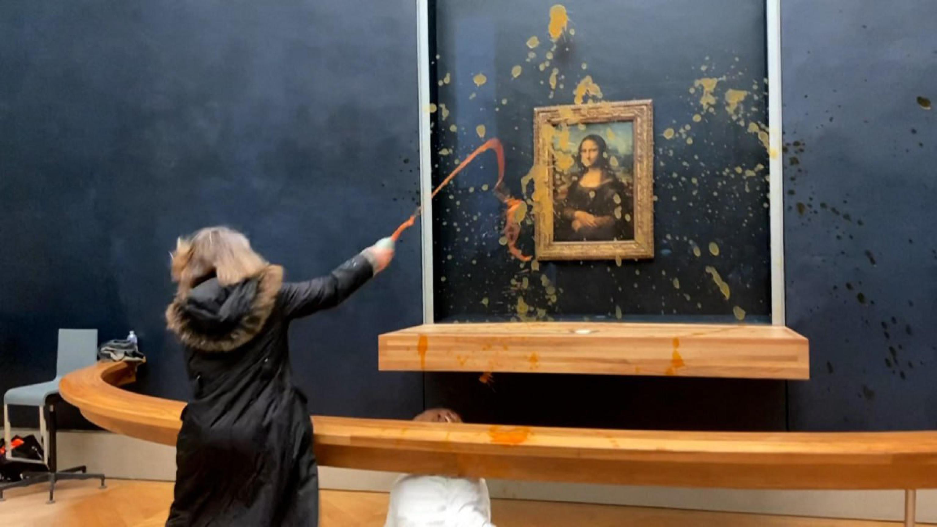 Gli ecoattivisti contro le opere d’arte