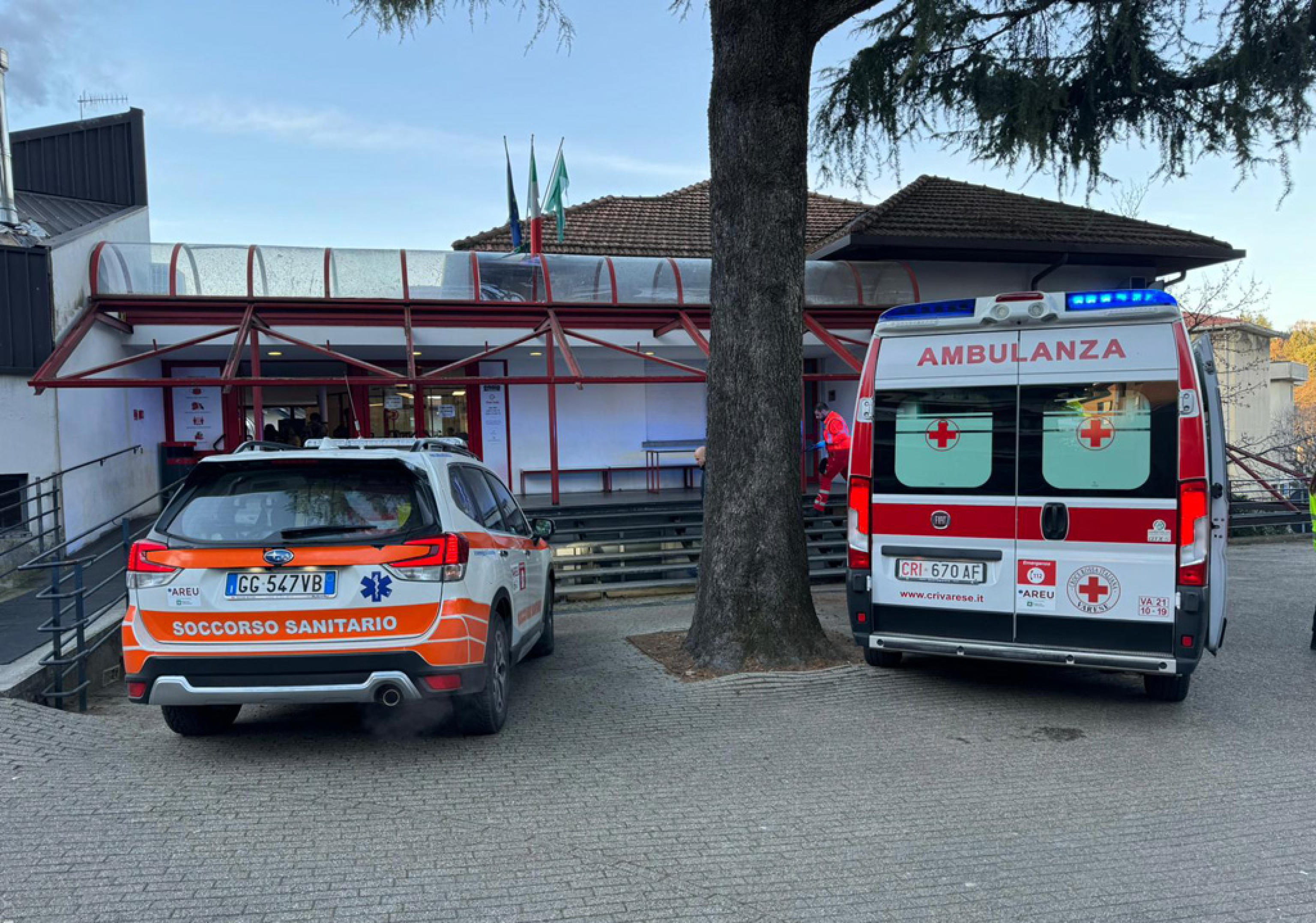 La prof accoltellata da uno studente a Varese