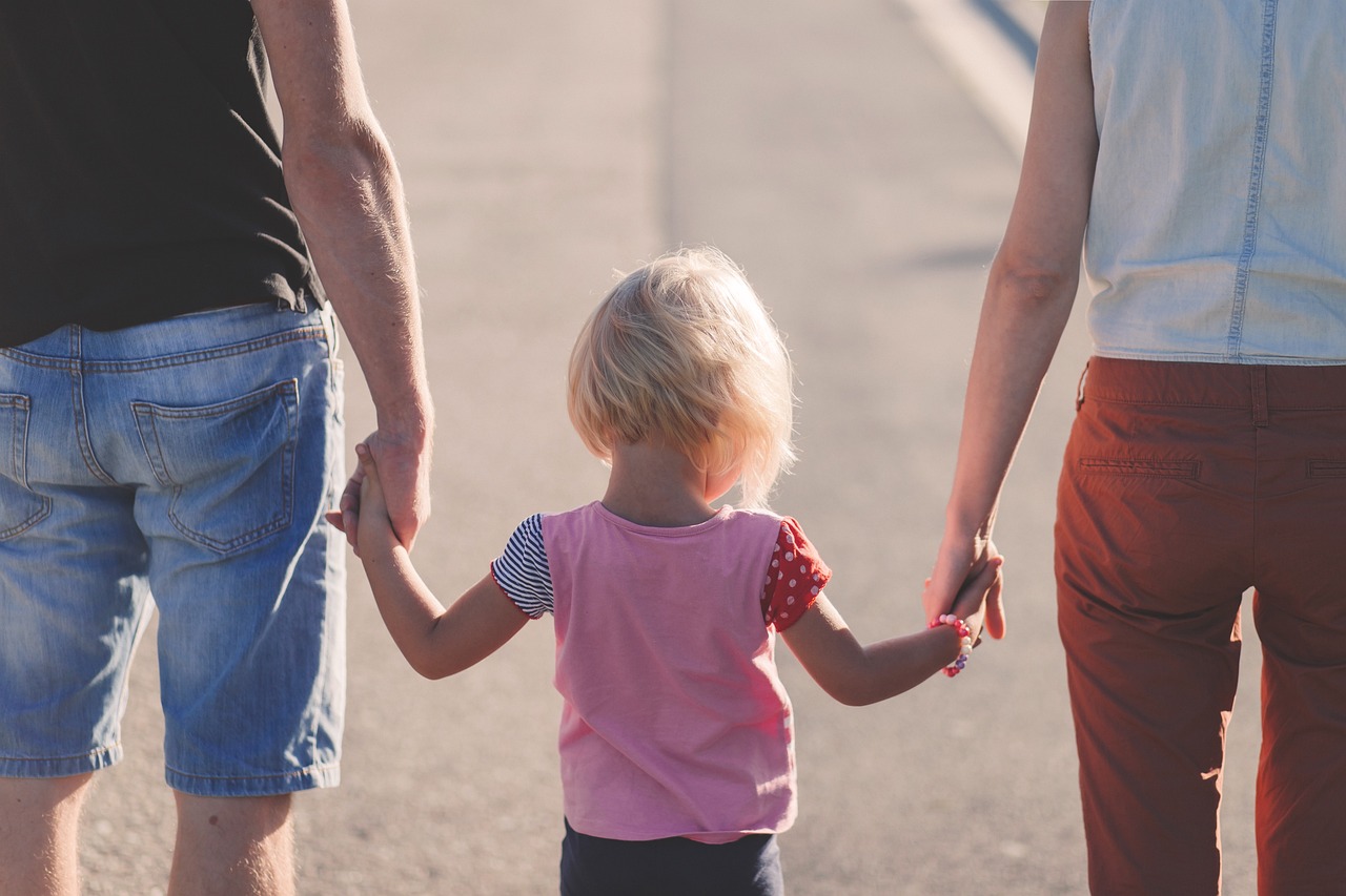 Bonus genitori separati e divorziati, al via le domande
