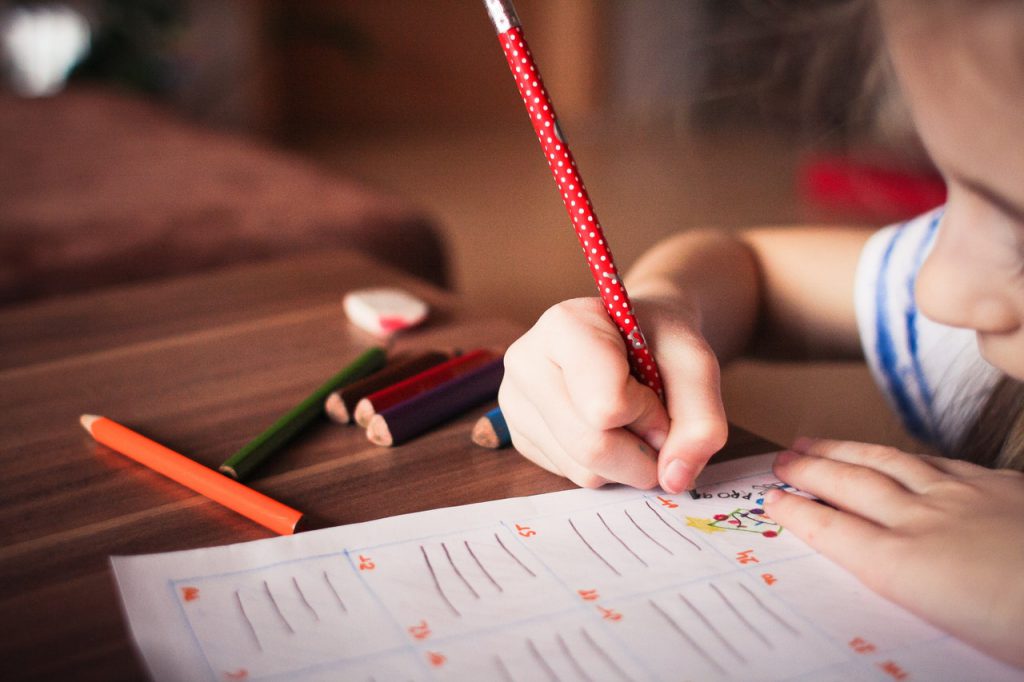 Competenze digitali sì, ma senza rinunciare a carta e penna