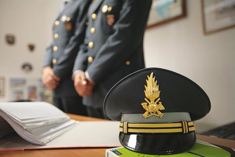 Spacciano prodotti per italiani ma sono Made in Cina