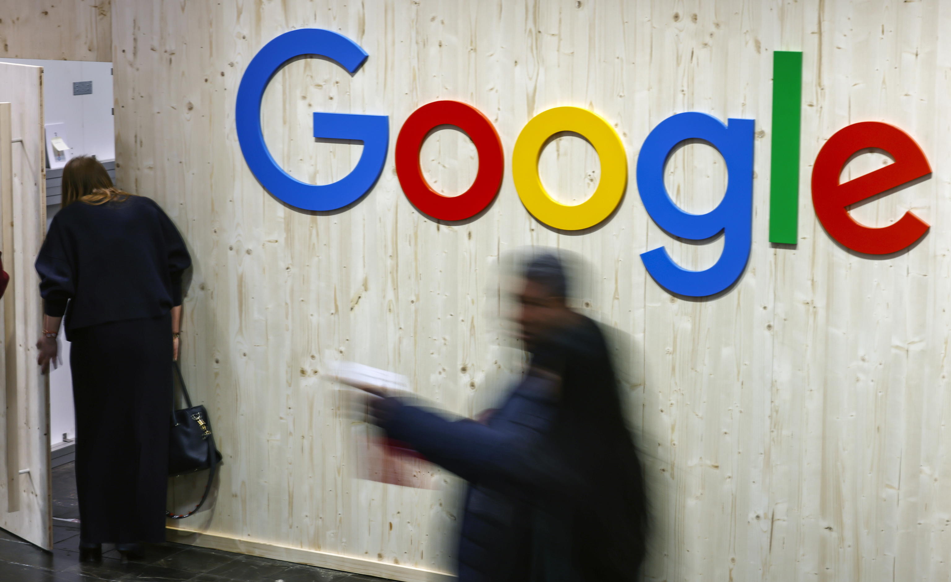 Multinazionali della libertà? Solo finché sei allineato!