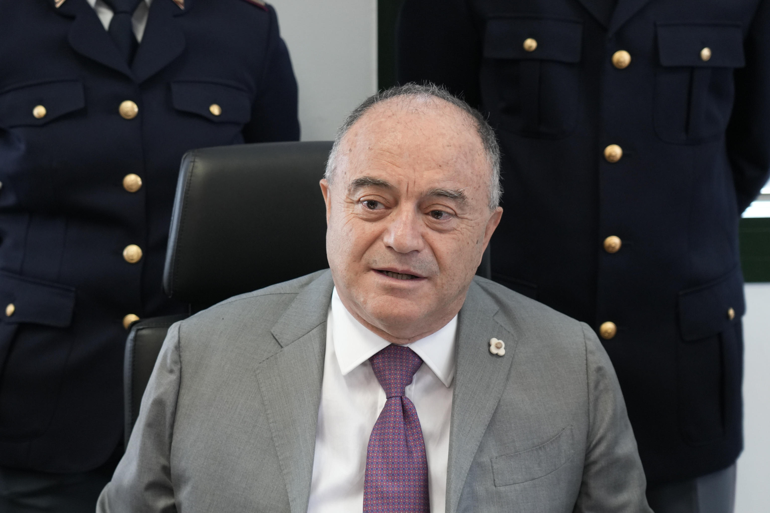Gratteri e i 3 euro
