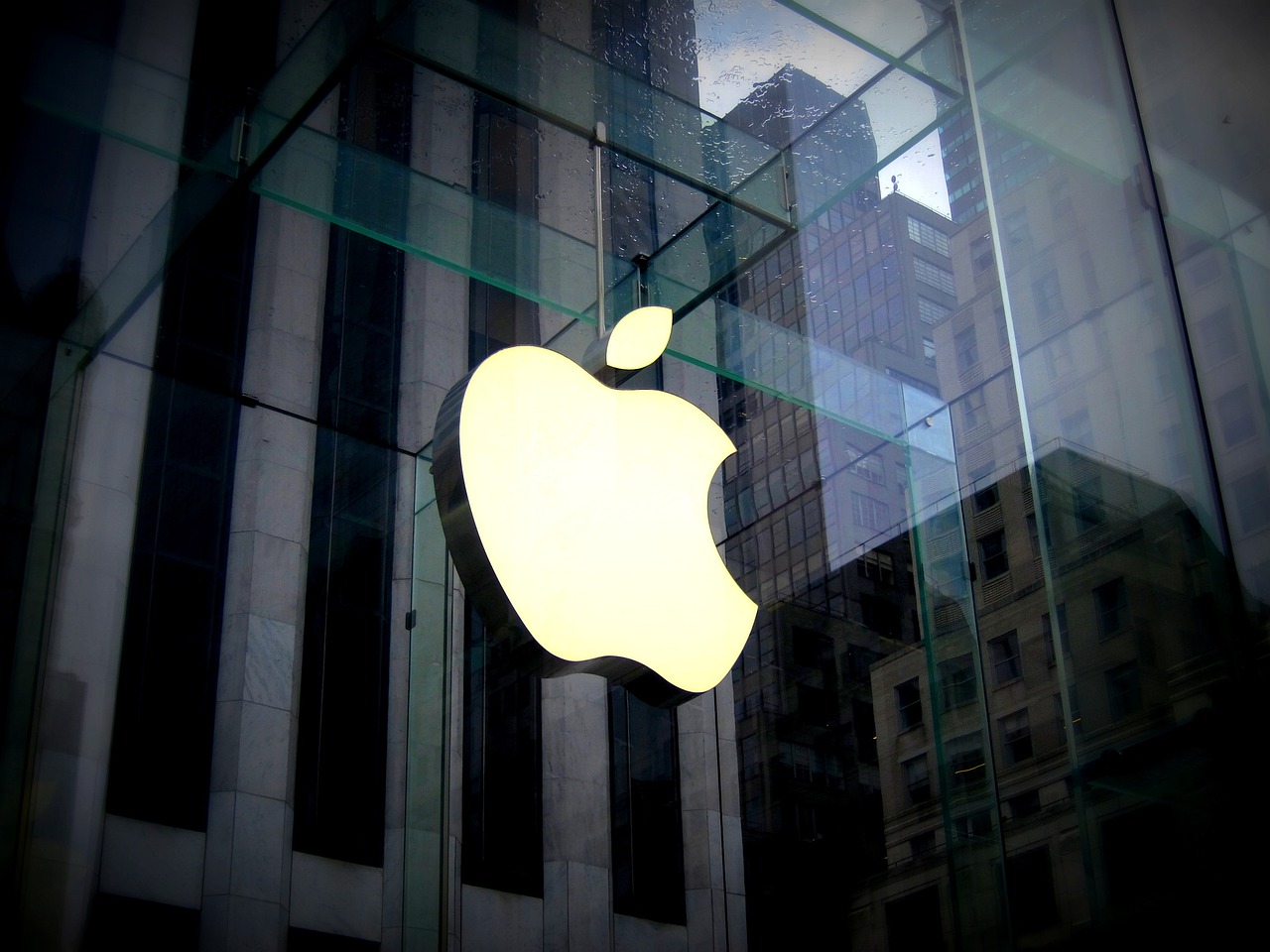 Apple spiazza la Borsa nonostante l’iPhone