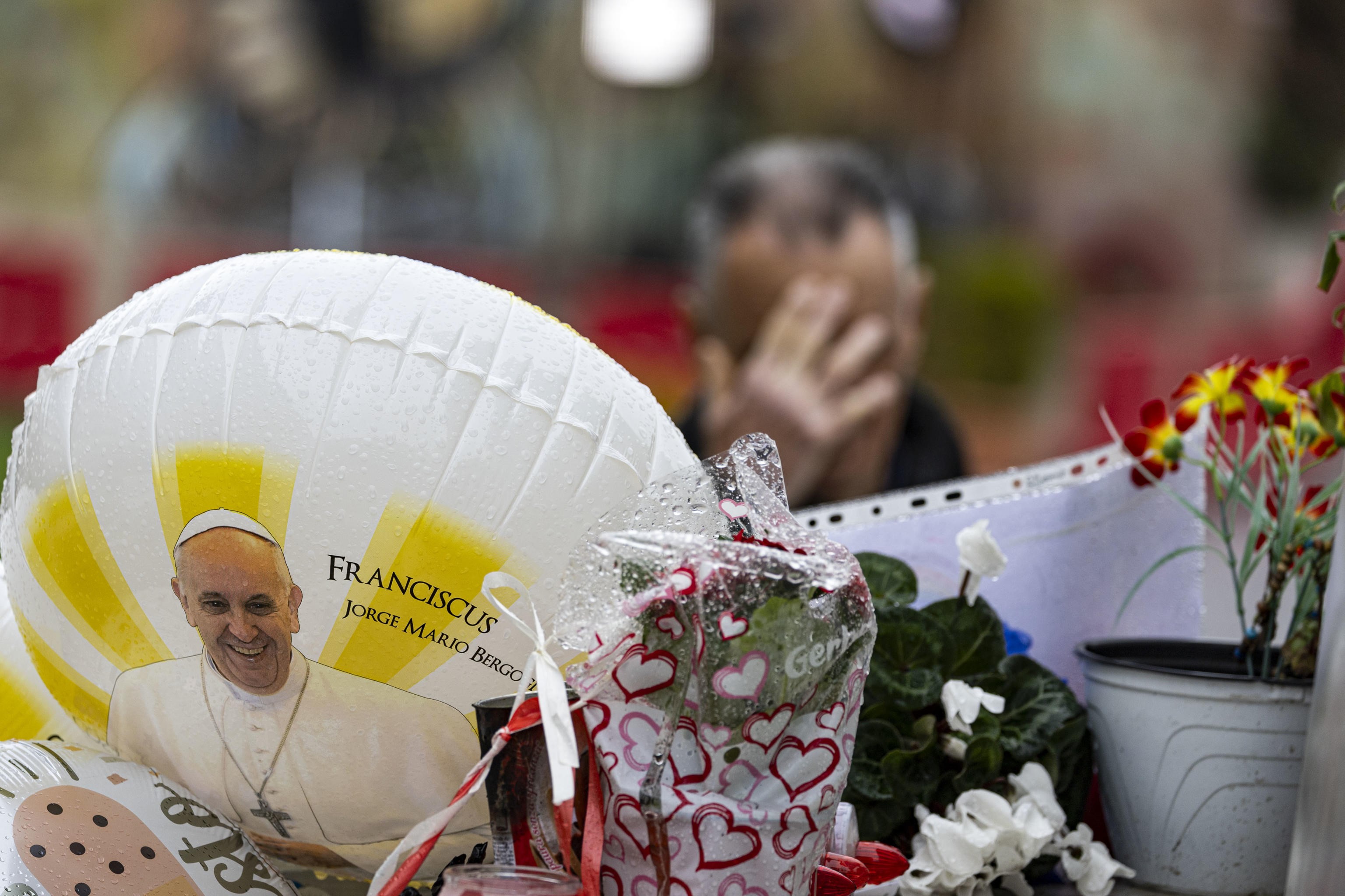 Notte tranquilla per il Papa: probabili per oggi i dati della Tac