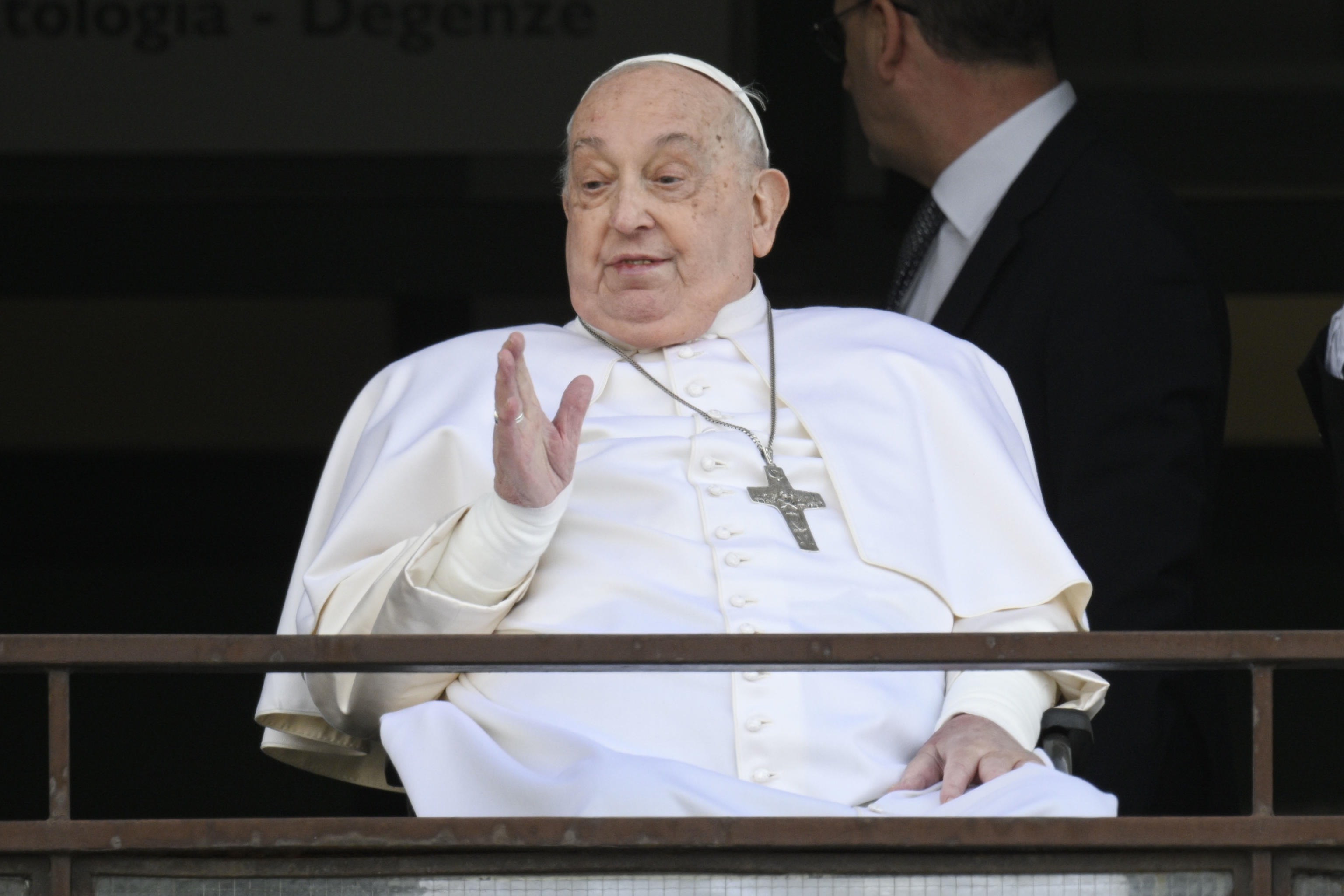 Alfieri, il medico del Papa: “Francesco poteva morire”