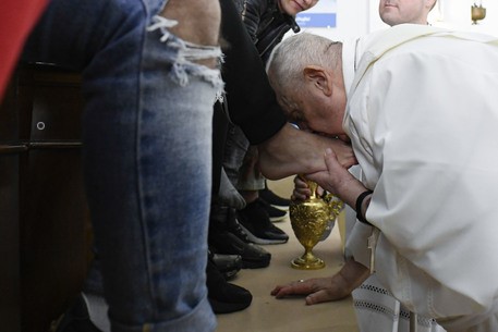 “Ero carcerato e siete venuti a trovarmi”: Papa Francesco ed il mondo dei detenuti 