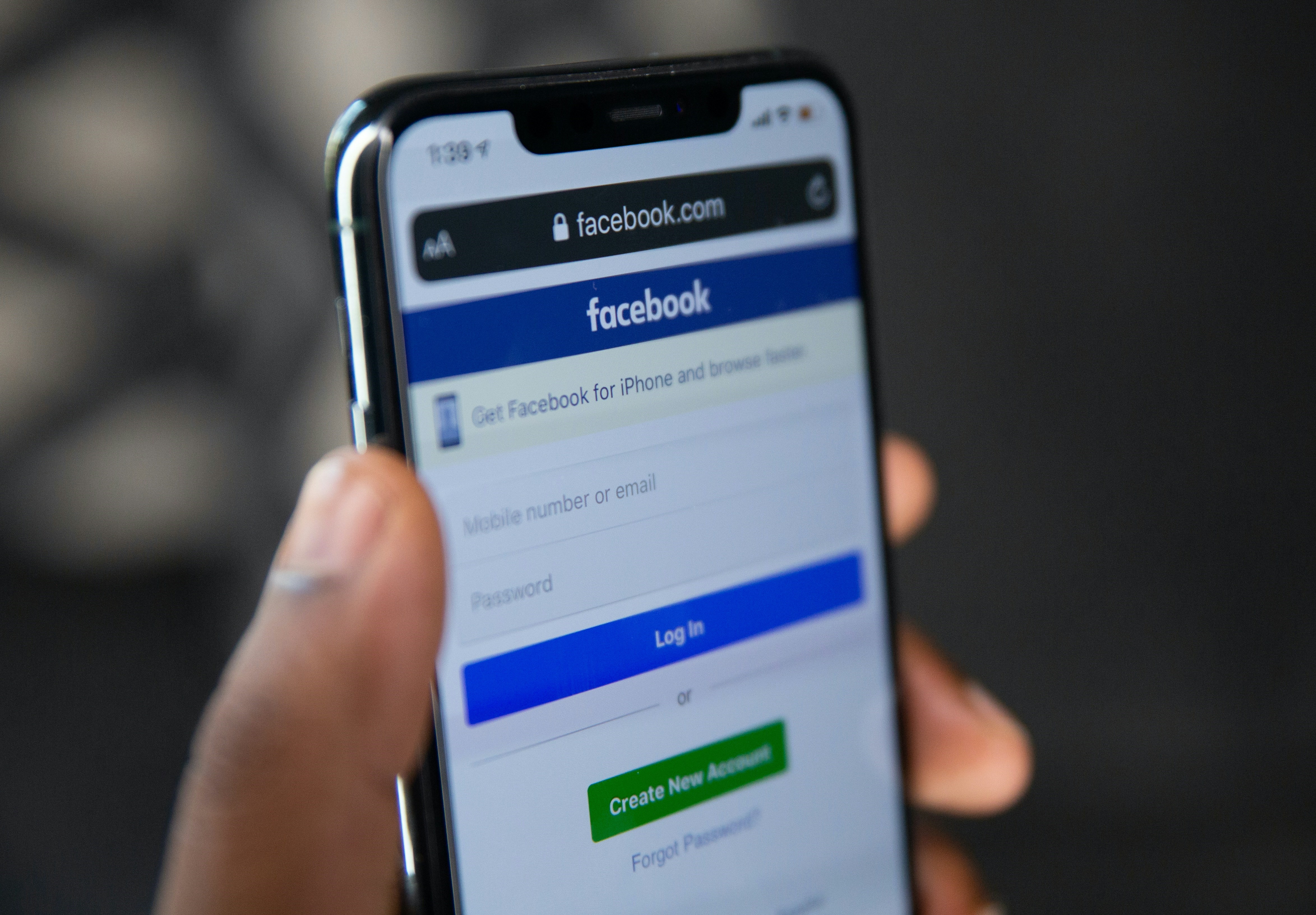 Nuova fuga di dati su Facebook: i consigli per proteggersi
