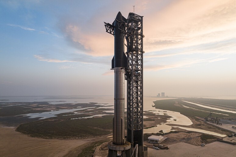 SpaceX svela i prezzi per Luna e Marte