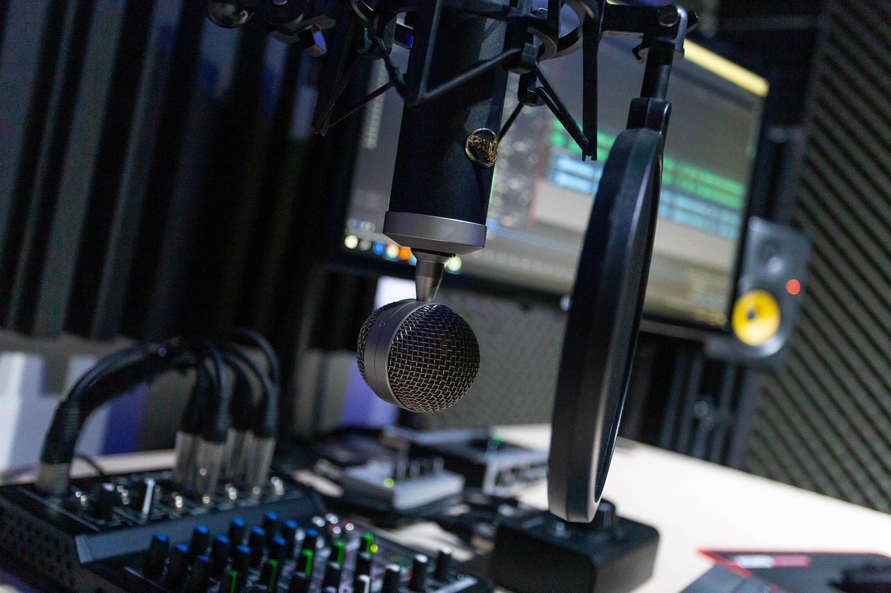 Le radio con speaker e dj, gli orrori linguistici e grammaticali
