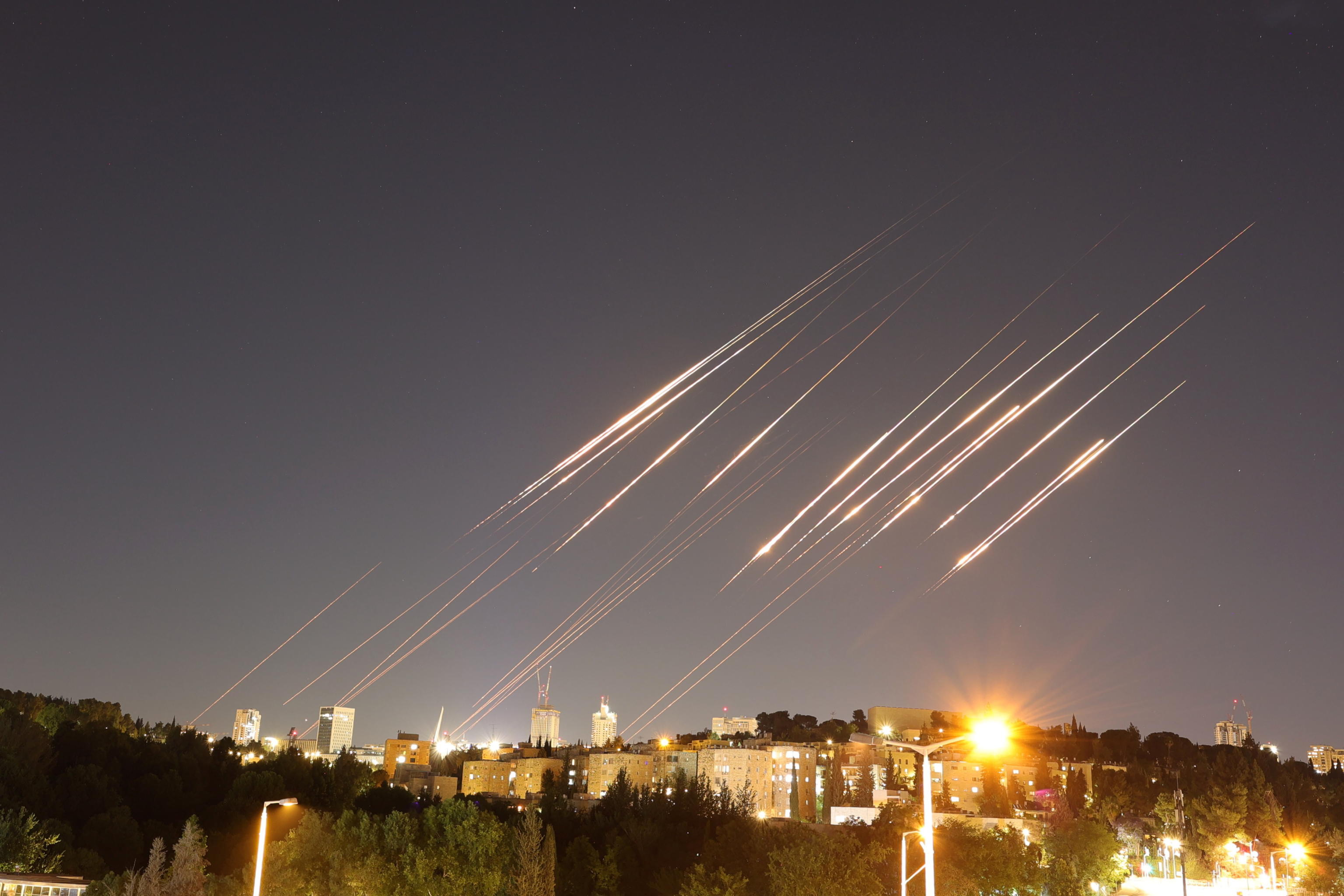 L’Iran sta costruendo un impero missilistico, mentre il mondo distoglie lo sguardo