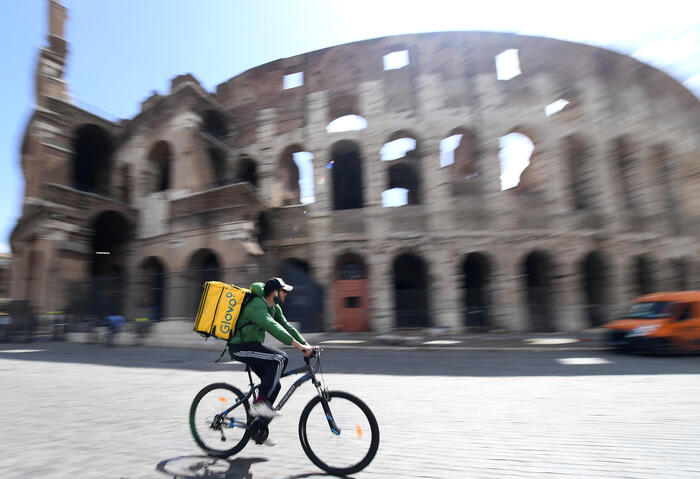 Magistrati alla Glovo: indovina chi viene a cena