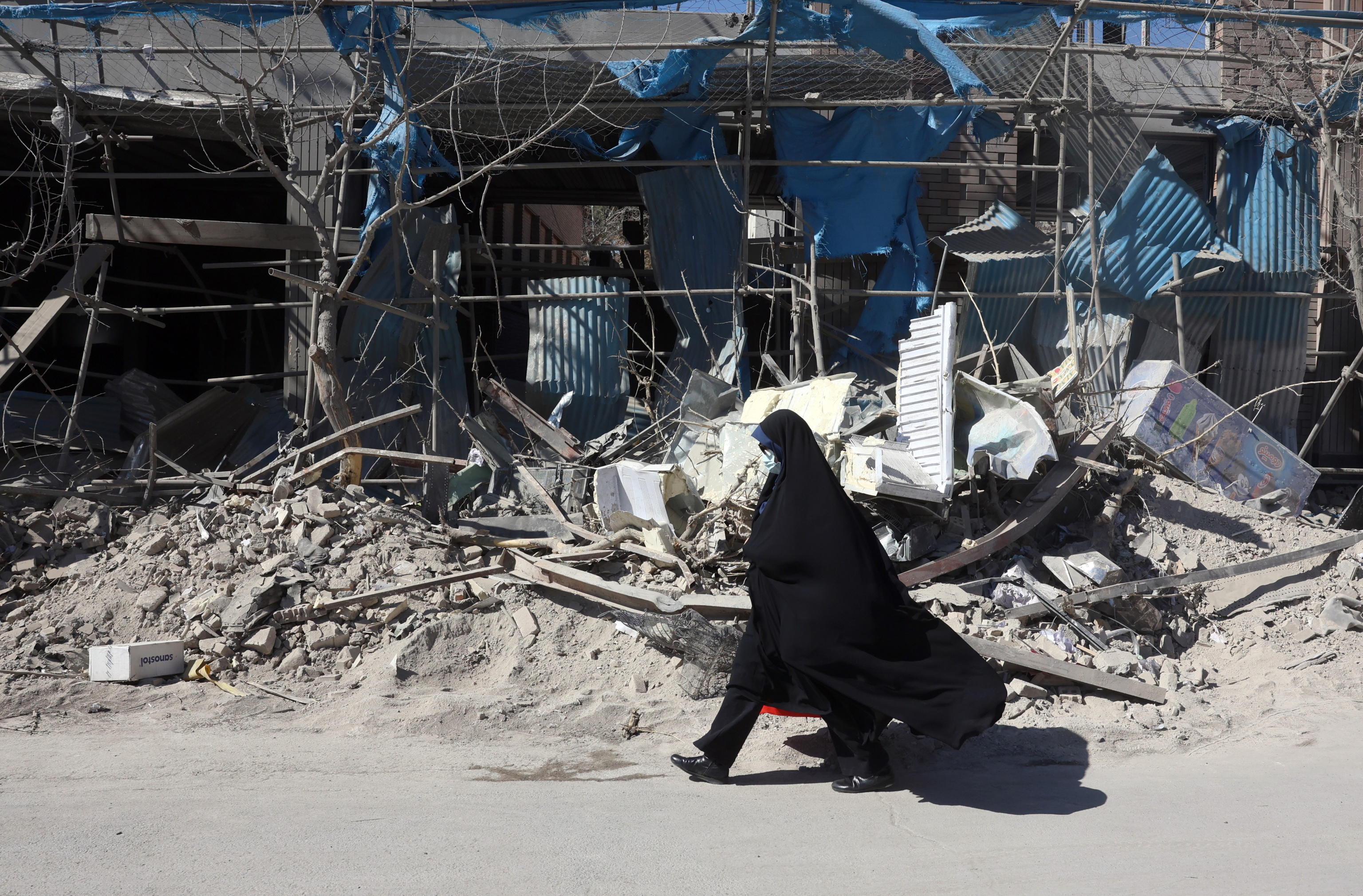 Teheran, la resa dei conti e il mondo sospeso 