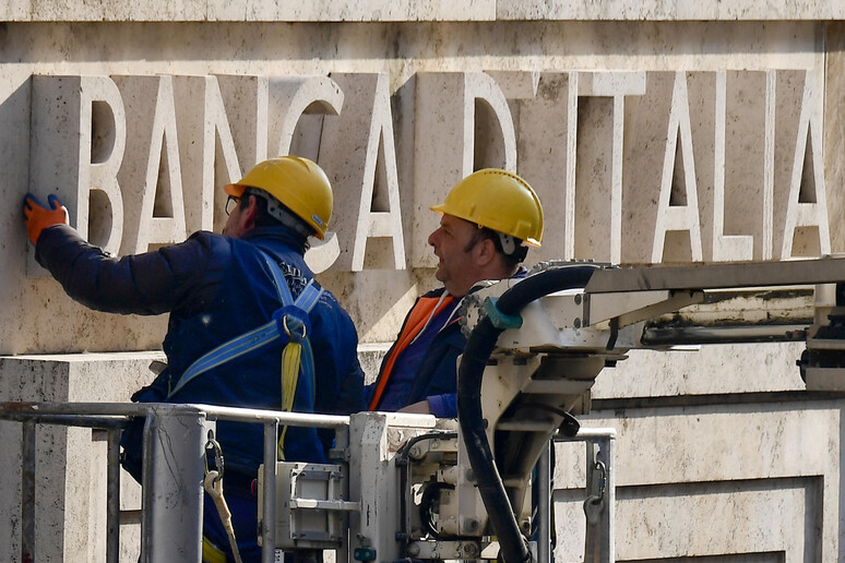 La politica e la tentazione del debito
