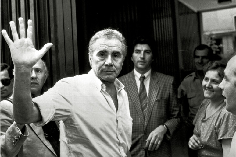 Applausi e sputi. Le due vite di Enzo Tortora