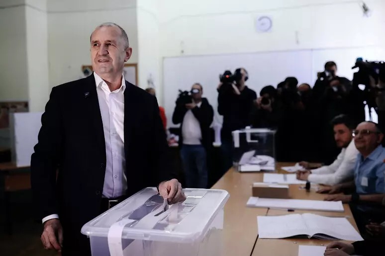 Bulgaria, Radev è il chiaro vincitore delle elezioni politiche