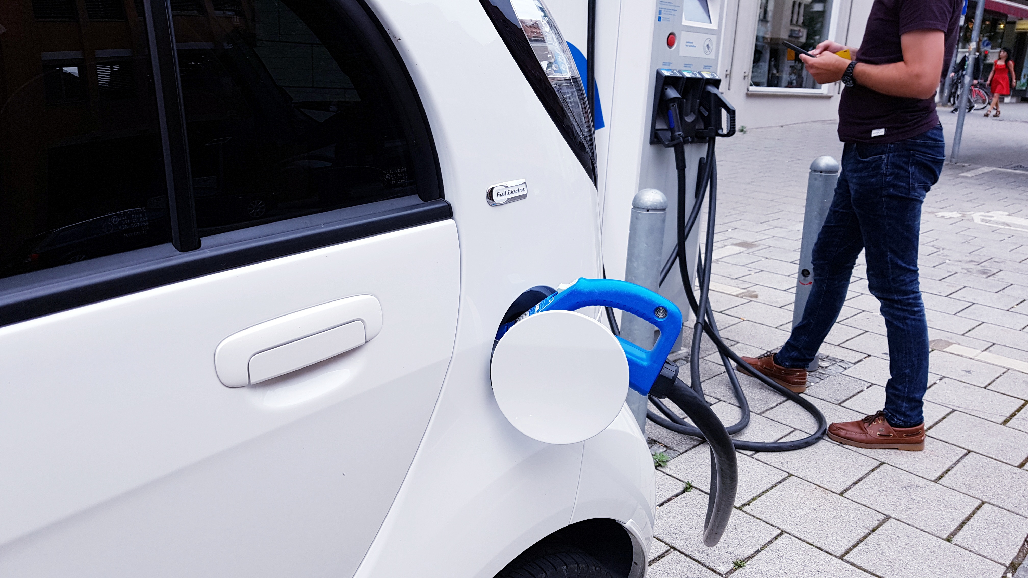 Addio al rischio svalutazione: come l’elettrico diventa facile con il noleggio